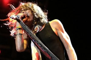 Steven Tyler in stage in 2007.