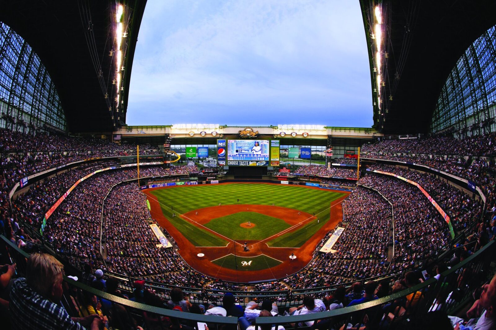 Discount Milwaukee Brewers Gehl Club Seats, NYCE Stadium Club Tickets